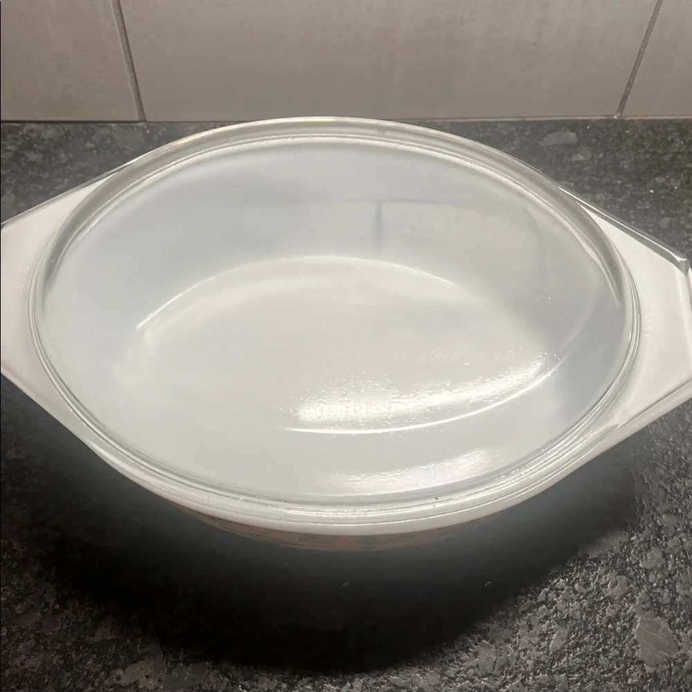 Vintage Pyrex Early American Glass Casserole Dish with Lid 22ct gold ex cond